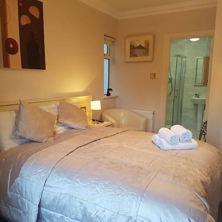 Balcony House Hotel กัลเวย์ ภายนอก รูปภาพ