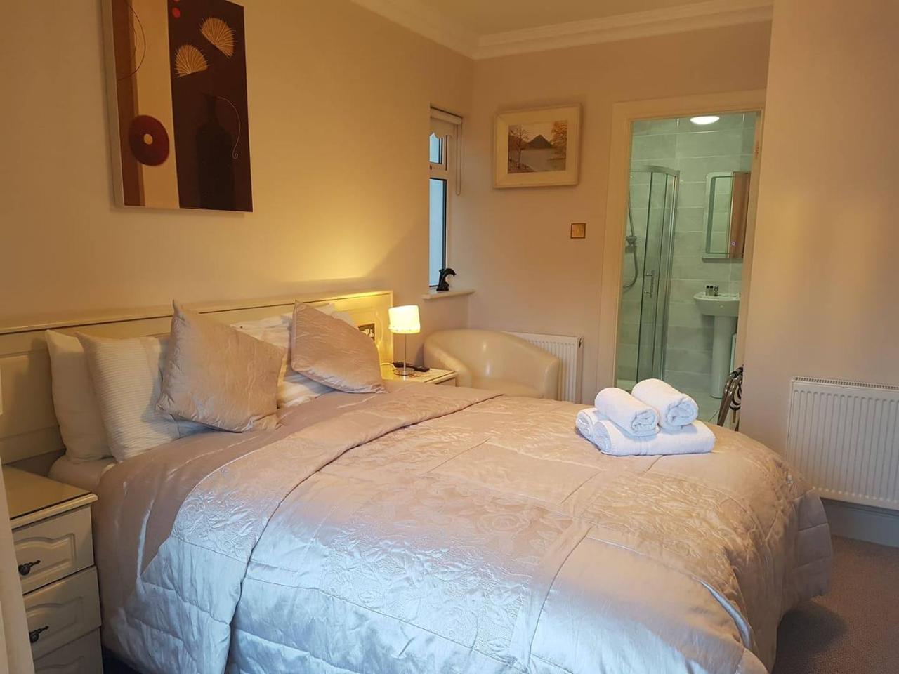 Balcony House Hotel กัลเวย์ ภายนอก รูปภาพ